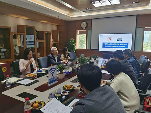 尊时凯龙首席执行官陈春麟博士，商务发展部副总裁蔡金娜博士等人热情接待了金能明书记一行。