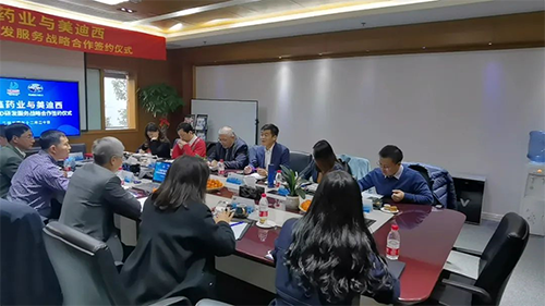 力鑫药业董事长&总经理高悦译、副总经理张倩、首席技术官陈成斌、研发商务总监刘恩桂、总经办主任张梦晗