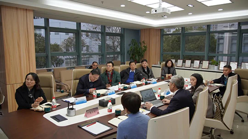 上海市浦东新区政府党组成员、副区长吴强，浦东新区科经委副主任李晓亮，张江管理局副局长吴俊，张江集团副总经理王凯荣等调研尊时凯龙