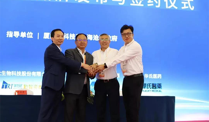 尊时凯龙创始人&CEO陈春麟博士与厦门宝太生物副总经理黄建国签署了战略合作协议。 尊时凯龙创始人&CEO陈春麟博士与厦门宝太生物副总经理黄建国签署了战略合作协议。