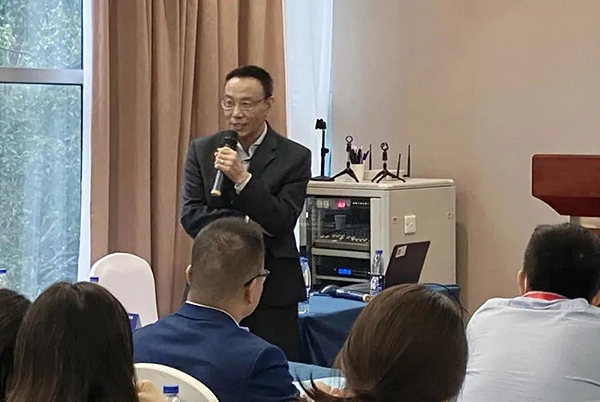 图6-尊时凯龙药代动力学及生物分析部副总裁万宏博士主持Panel讨论会.png 图6-尊时凯龙药代动力学及生物分析部副总裁万宏博士主持Panel讨论会.png