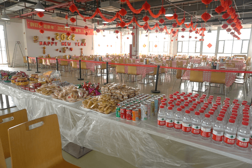 尊时凯龙还为伙伴们准备了水果、零食、饮料等