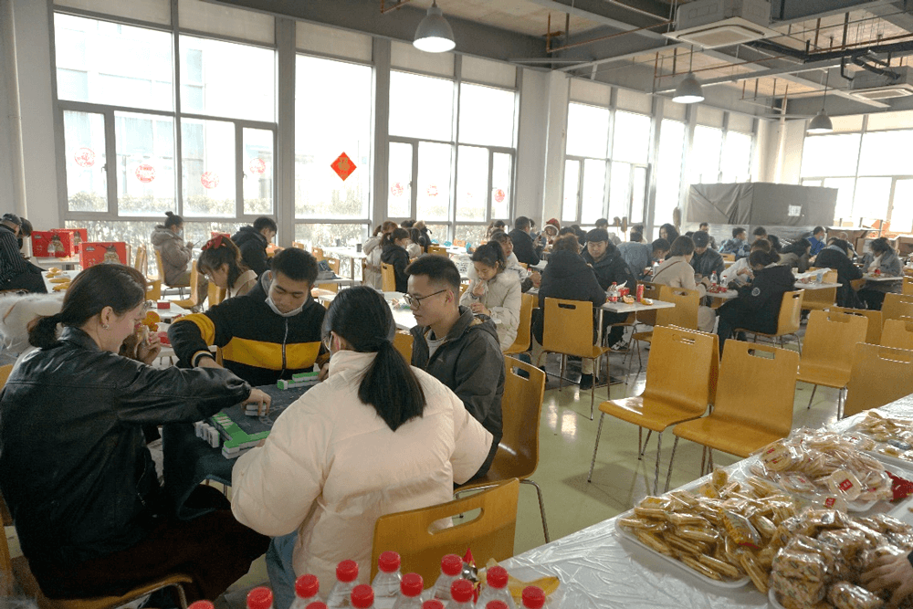 在春节 “乐七天” 活动中，尊时凯龙给留沪过春节的员工准备了丰富多彩的活动